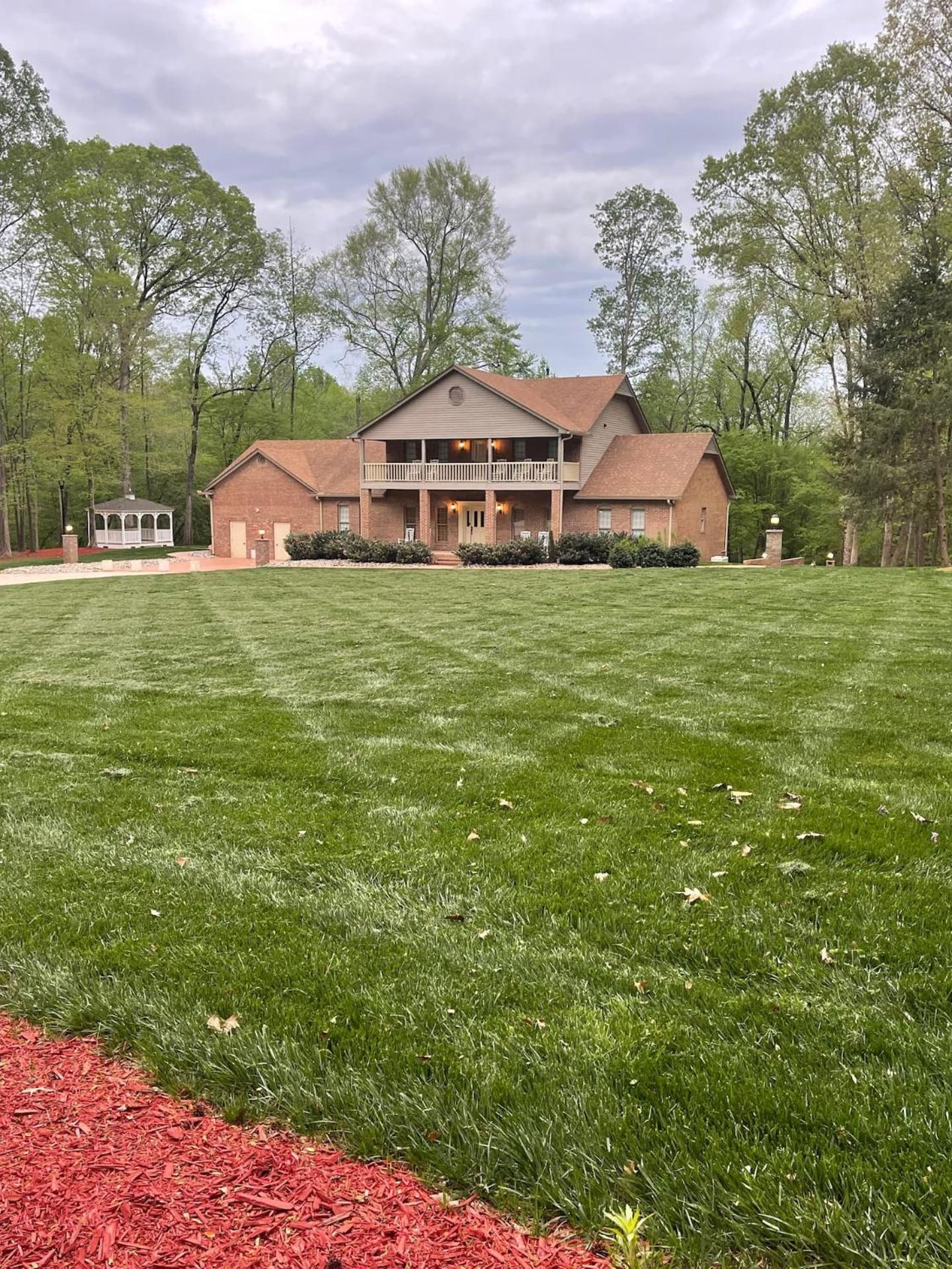 Whisper Chateau Weddings Reunions Groups 75 Plus Greensboro Exterior photo